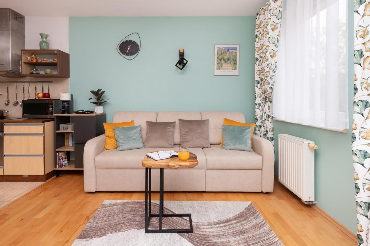 Apartamento Subtle And Cosy With Furnished Balcony In By Renters *
