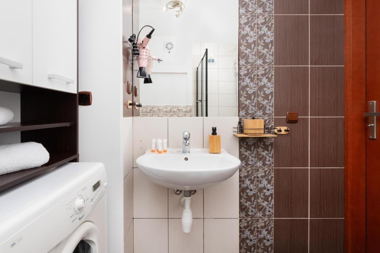 Apartamento Subtle And Cosy With Furnished Balcony In By Renters