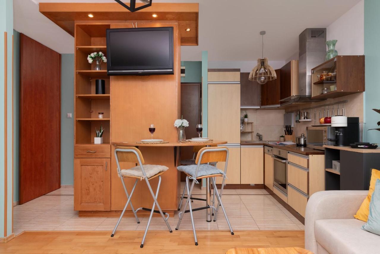Apartamento Subtle And Cosy With Furnished Balcony In By Renters
